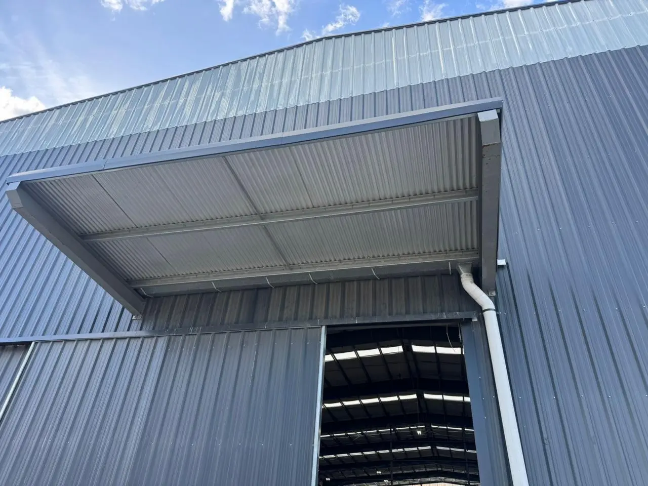 ALQUILER Excelente Nave Industrial 2000 mts cub Polo Industrial Spegazzini 2
