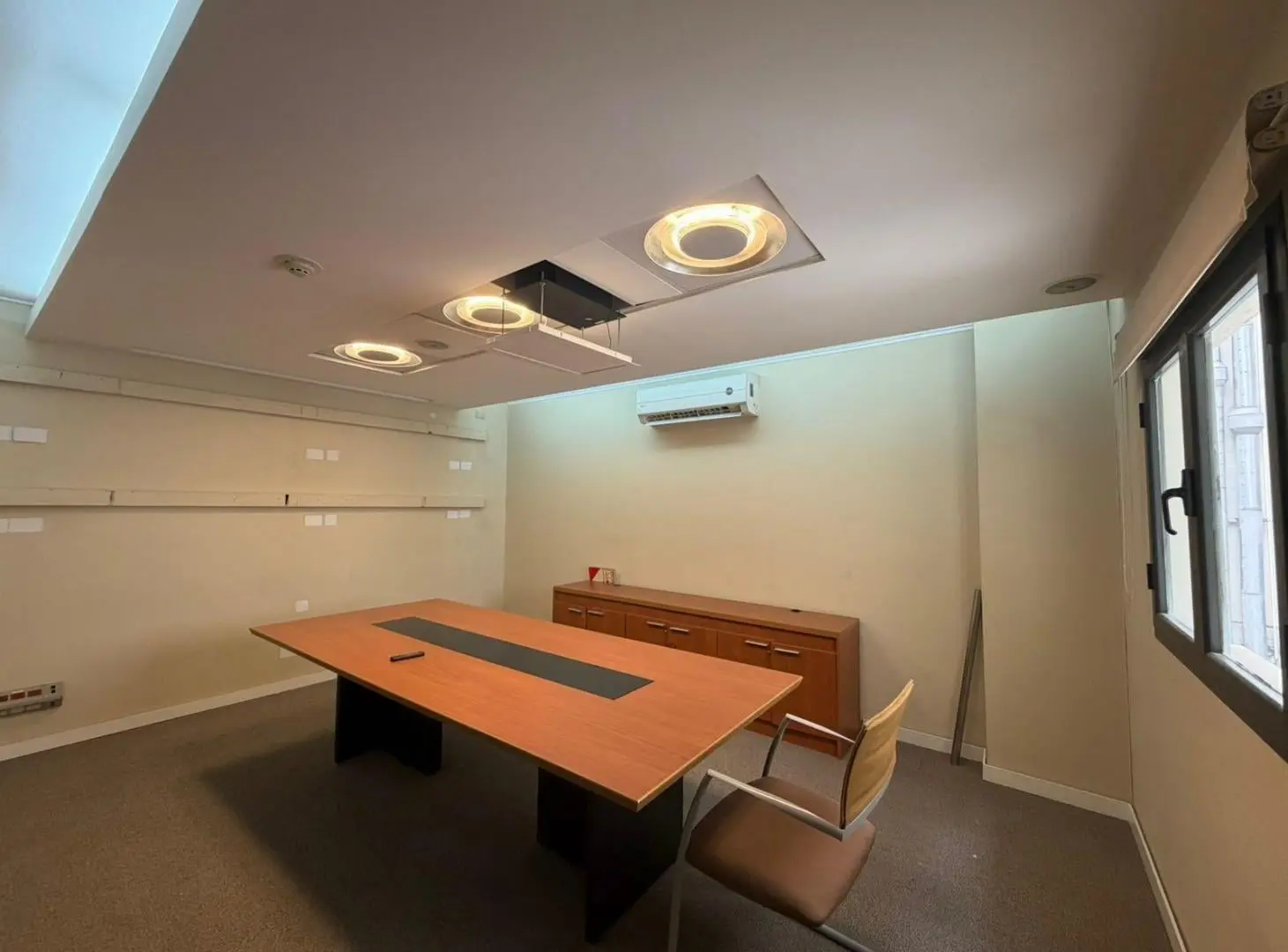 Gran Inmueble Comercial / Corporativo en Alquiler – Maipú 362-1623 m2. 2