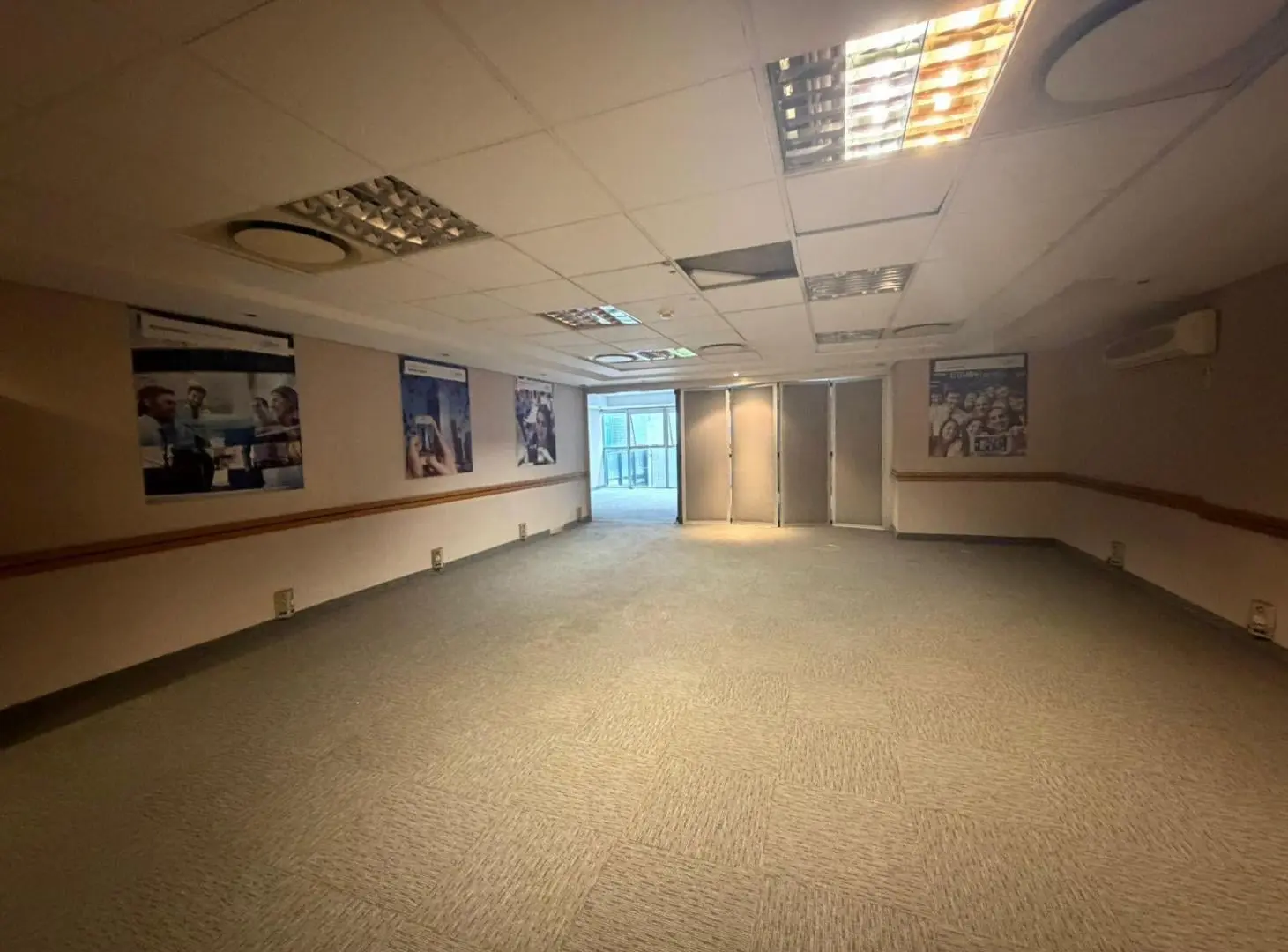 Gran Inmueble Comercial / Corporativo en Alquiler – Maipú 362-1623 m2. 2