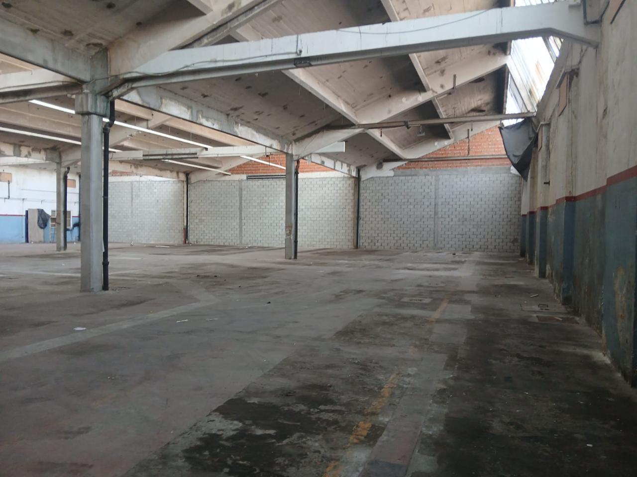 Depósito de 728 m2 cubiertos en Florida