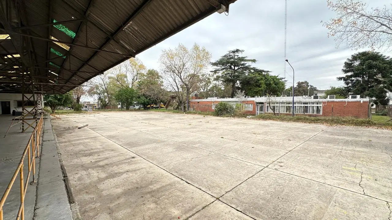 Alquiler Deposito 6500 mts aprox con playa de maniobras. Quilmes Exc Ubicacion 5