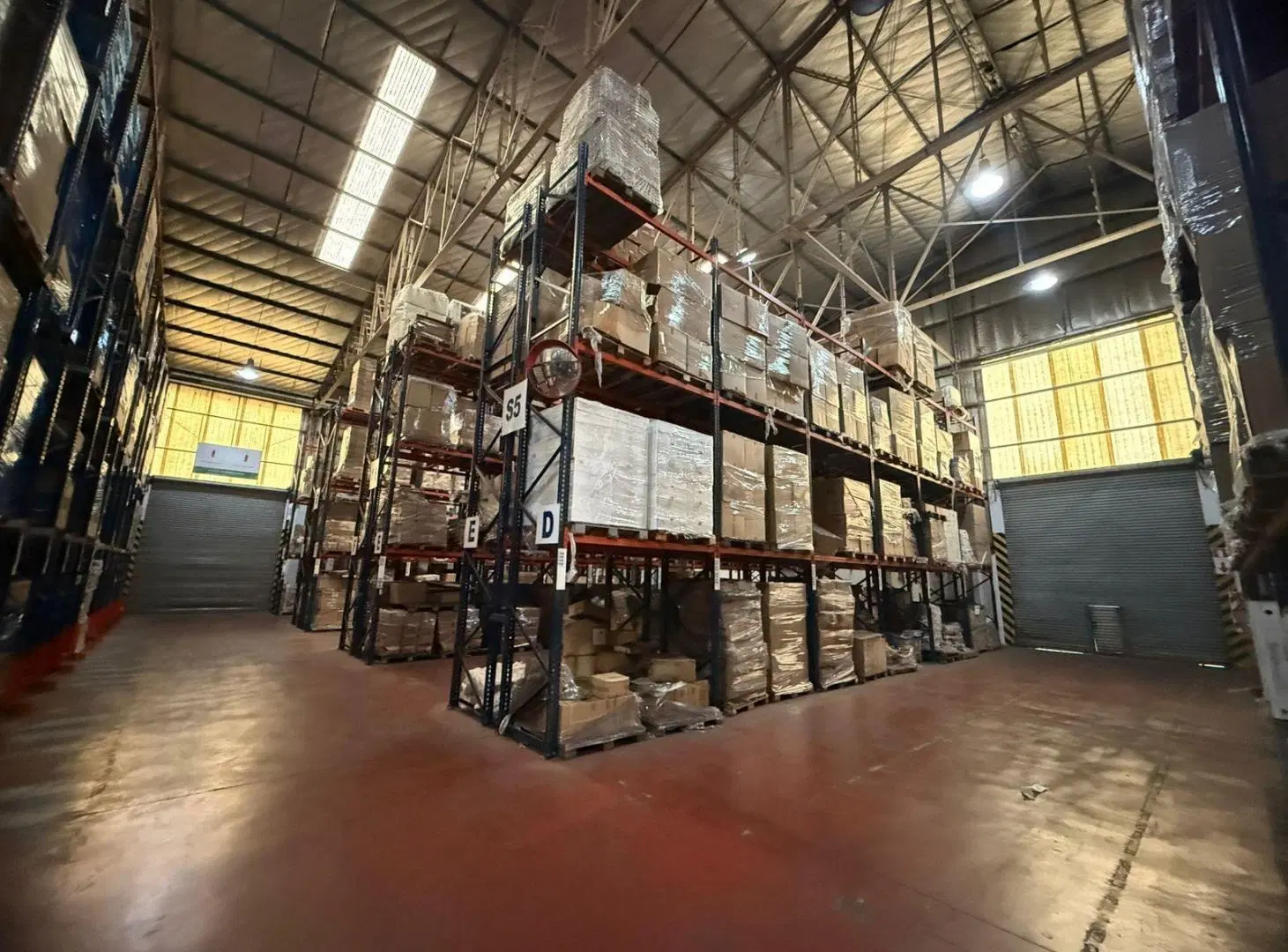 Depósito de 22.000 m2 cubiertos en Alquiler - La Tablada 3