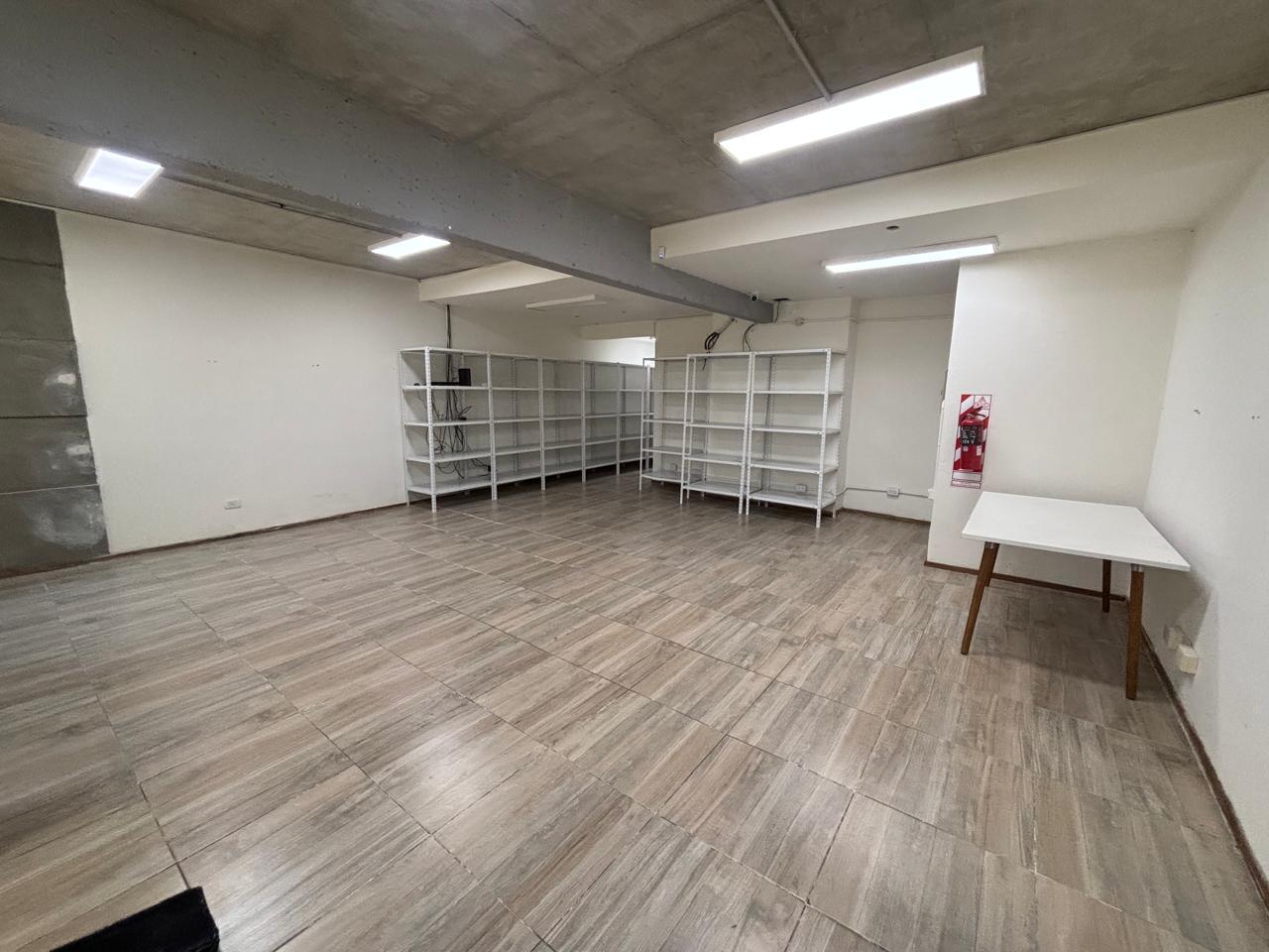 Foto de Excelente Local Comercial en Barracas. 110mts2, imagen 4