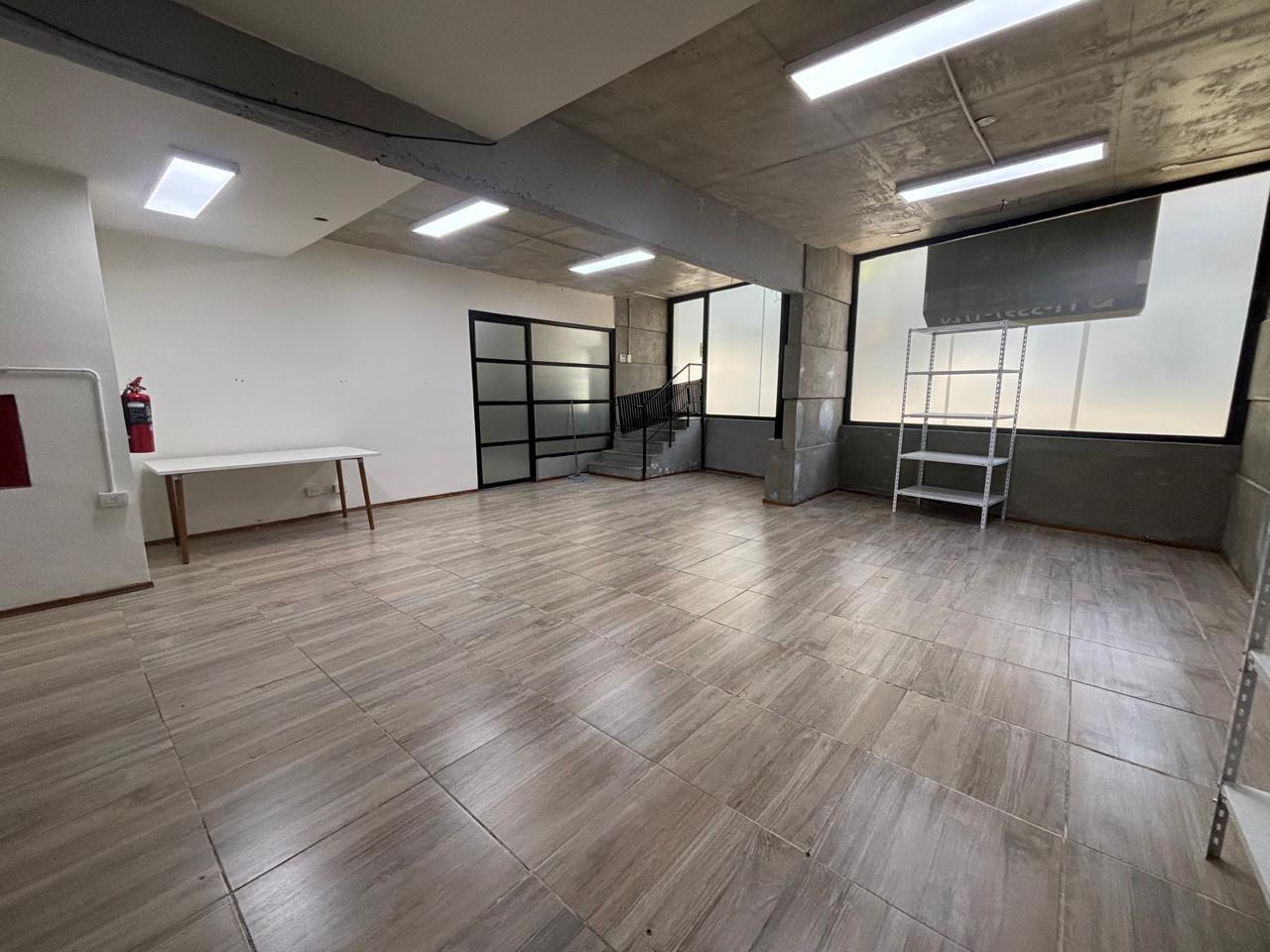 Foto de Excelente Local Comercial en Barracas. 110mts2, imagen 2