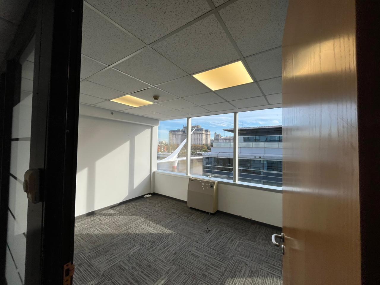 Foto de Oficina en alquiler - Puerto Madero - 90m2 - 1 cochera., imagen 2