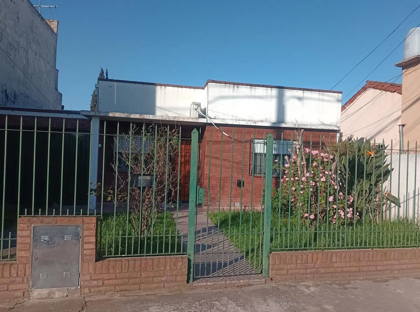 Venta casa 3 ambientes cochera y fondo-Apto Credito- Quilmes Oeste 3
