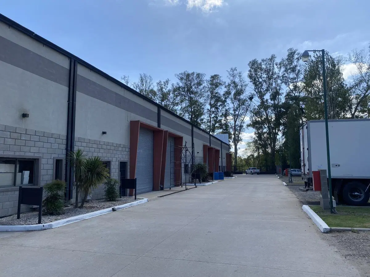 Depósito en  Venta en Micro Parque Industrial con Seguridad 24hs 2