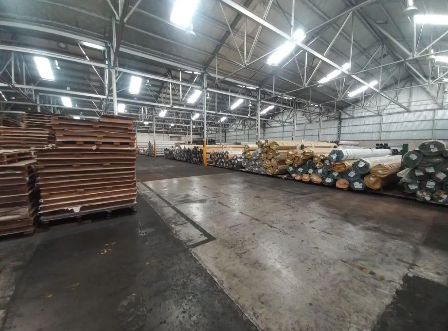Excelentes naves industrial de 3000 m2 cubiertos en Hurlingham 5