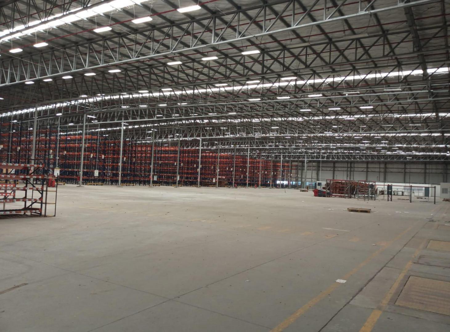 Nave Industrial en Alquiler de 12.353 m2 cubiertos - Escobar Garin