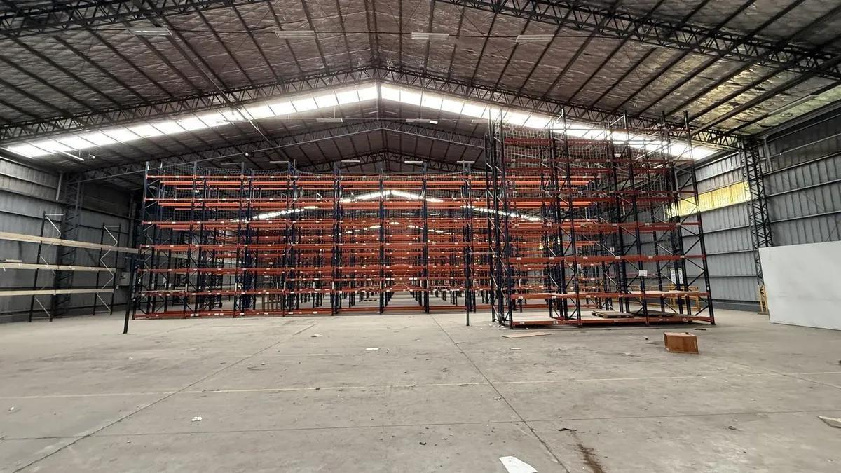 Nave Industrial en Alquiler de 11.000 m2 cubiertos - Escobar Garin