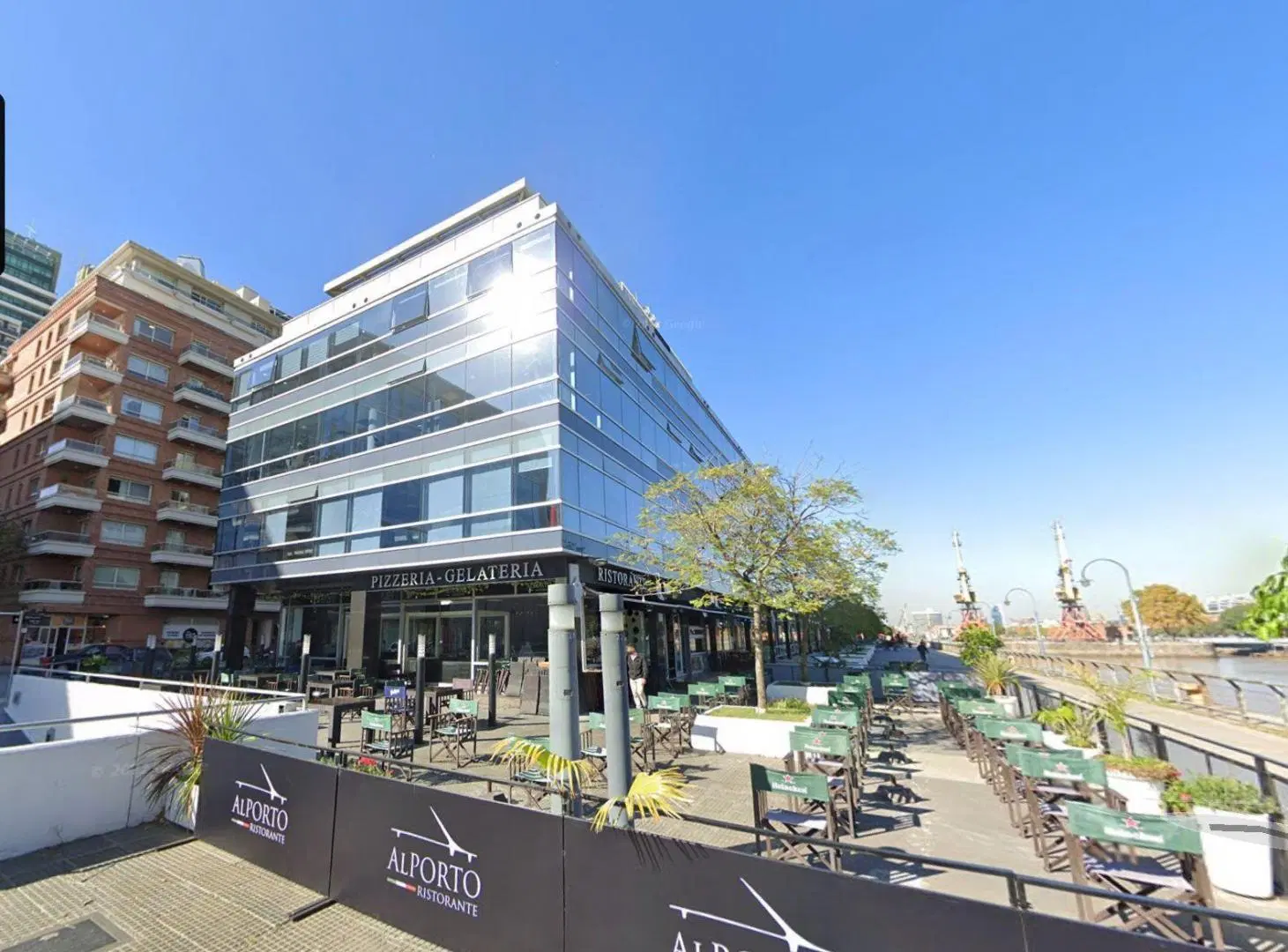 Oficina en alquiler - 390m2 - 4 cocheras - Vista al dique - Puerto Madero. 1
