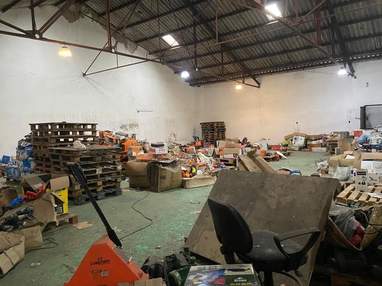 Deposito en venta 1000 mts2 con oficinas Virrey Cevallos al 2000 Mixtura 3 3