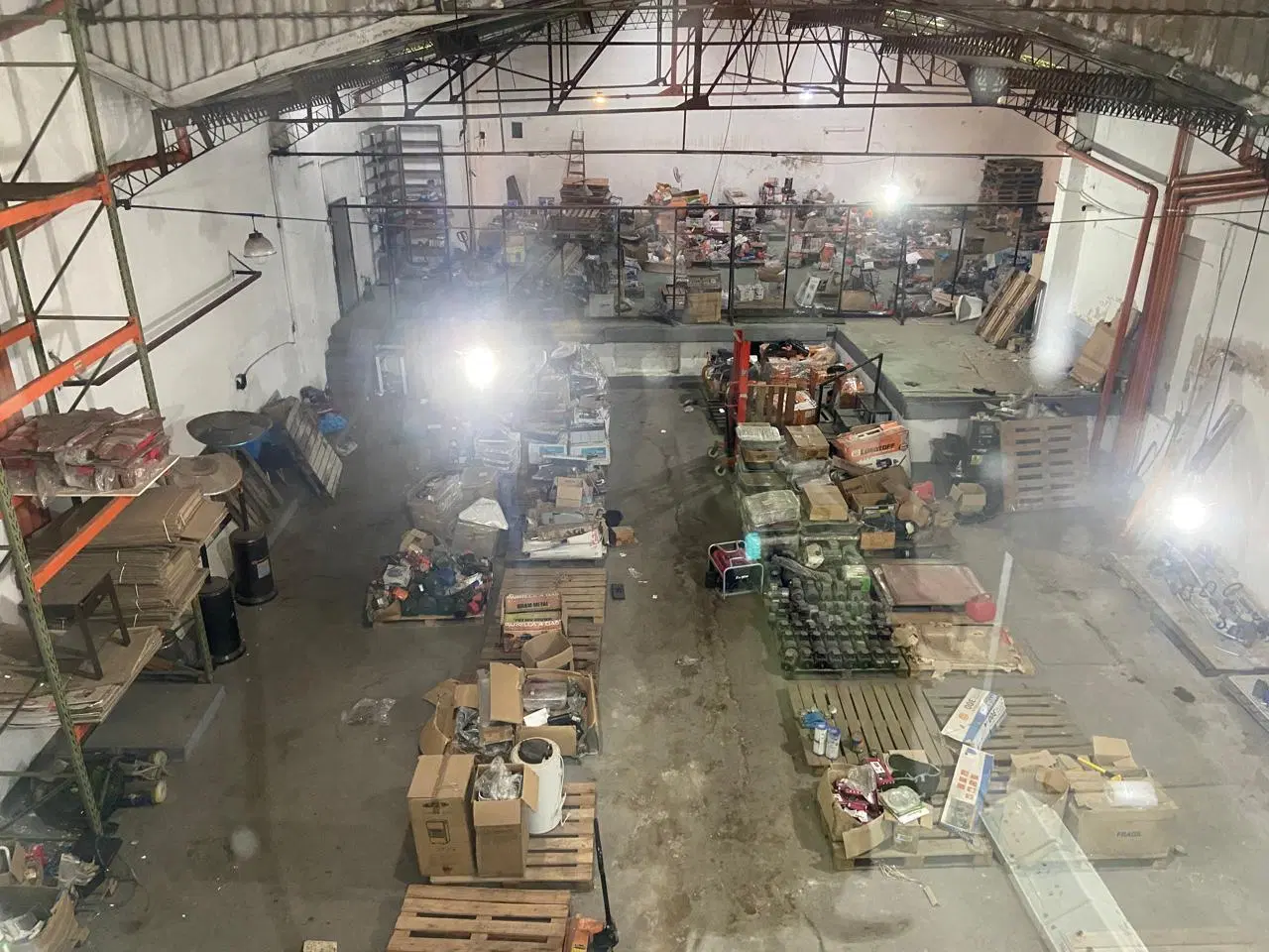 Deposito en venta 1000 mts2 con oficinas Virrey Cevallos al 2000 Mixtura 3 5
