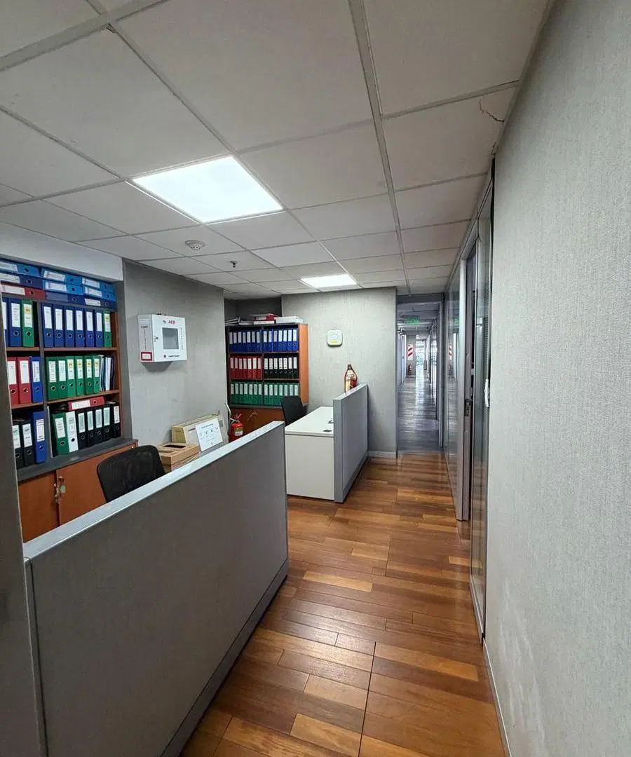 Oficina en alquiler 351 m2   Balcon y vistas al rio - Puerto Madero 3