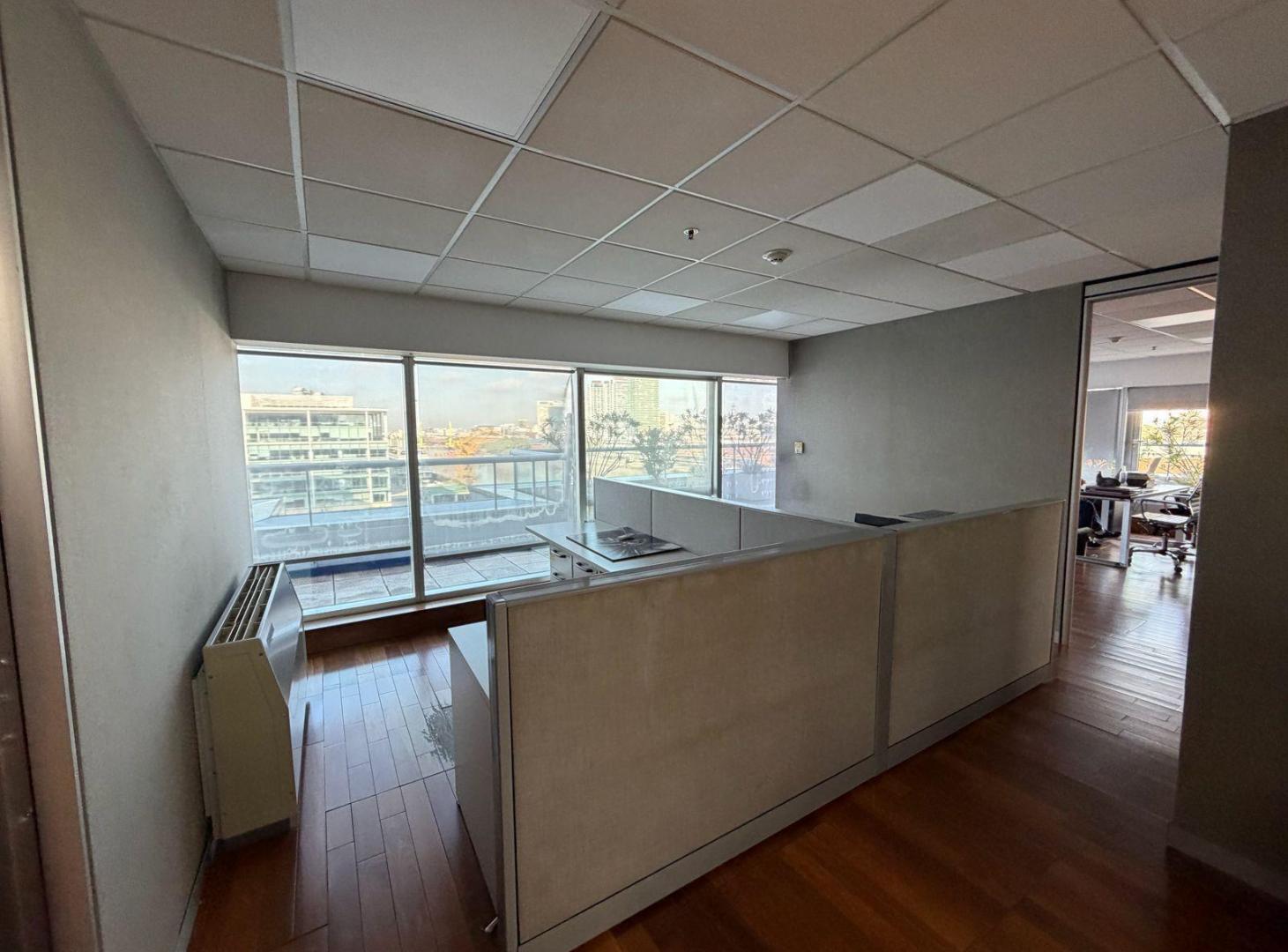 Foto de Oficina en alquiler 351 m2 Balcon y vistas al rio - Puerto Madero, imagen 2