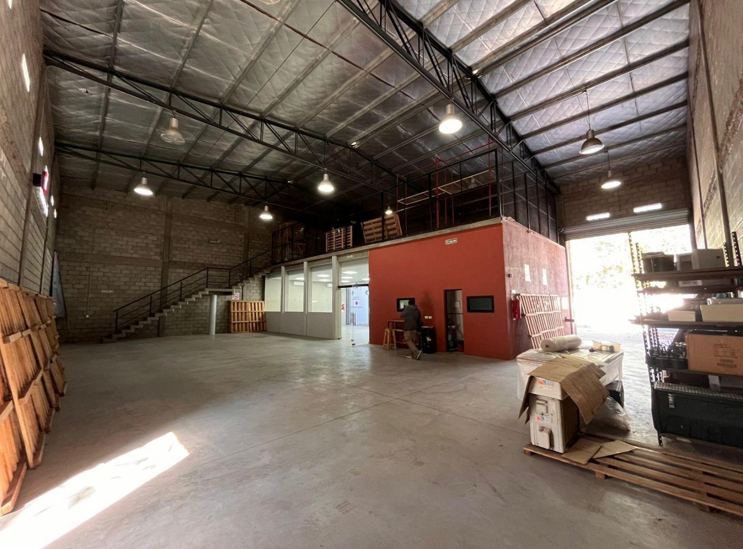 Foto de Deposito con importante vidriera comercial., imagen 5
