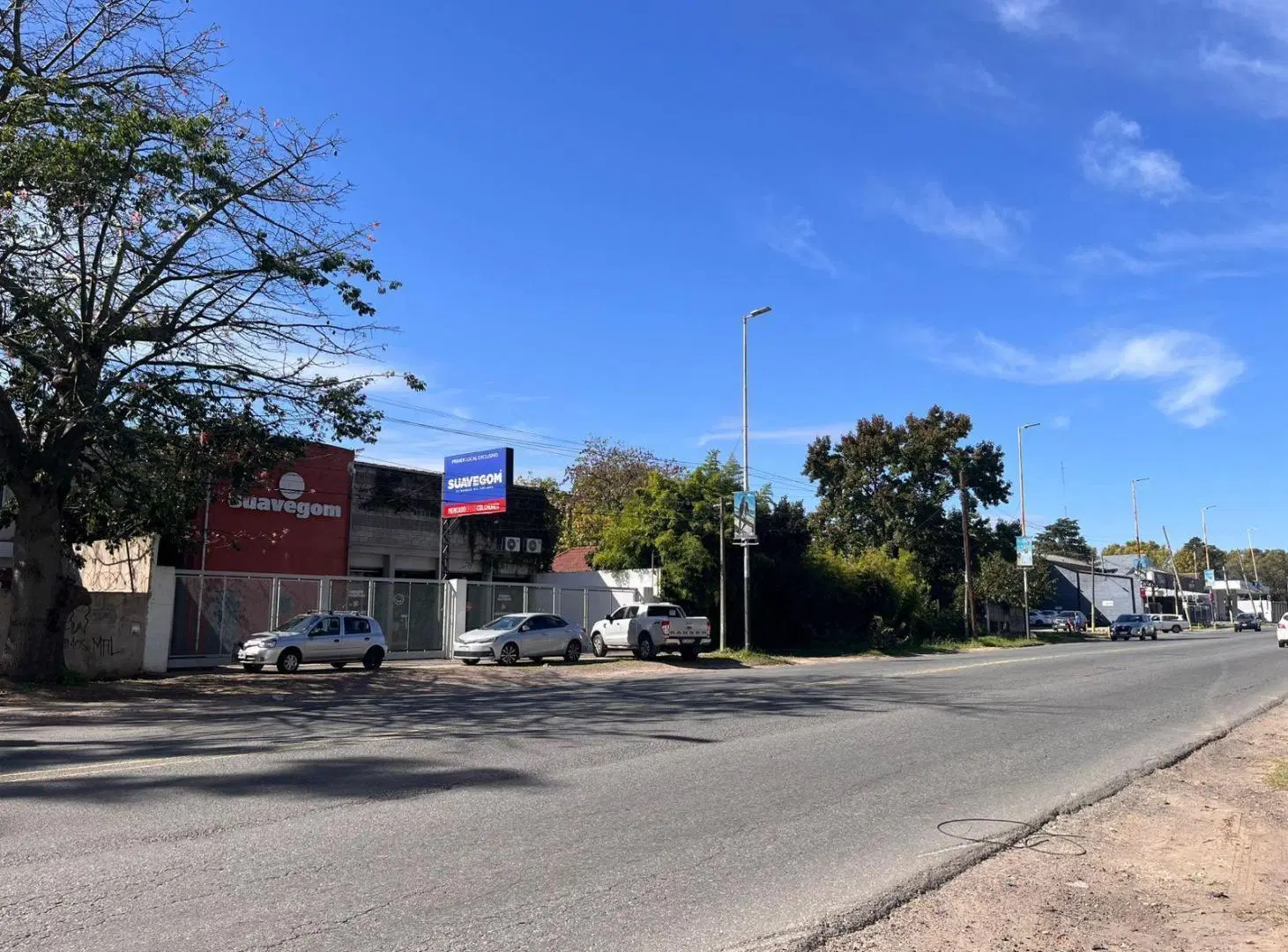 Local con deposito con importante vidriera comercial. 4