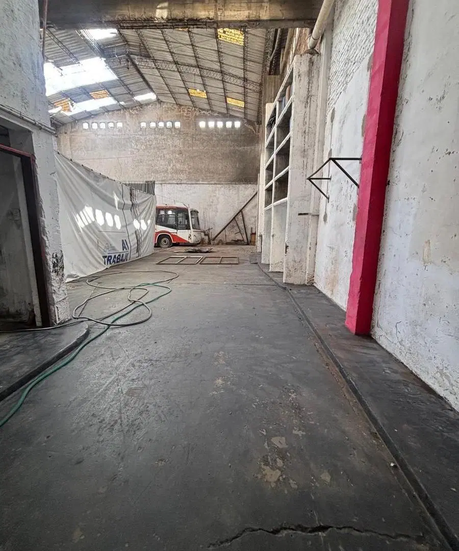 Depósito en Sarandi 4