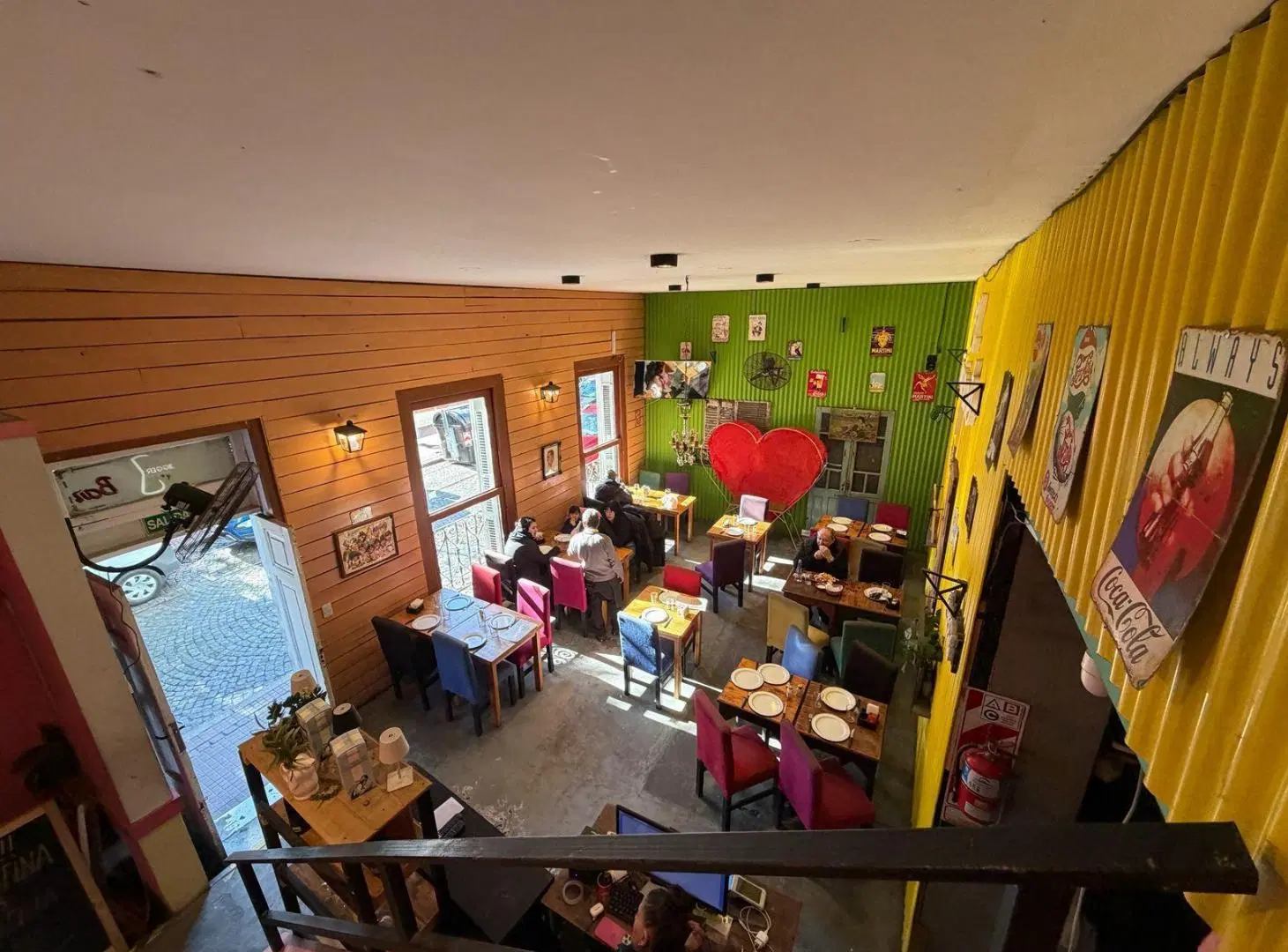 Excelente Local alquiler - 192 m2 - 4 vientos - Gas - Frente a plaza Dorrego, San telmo. Sin expensa 2