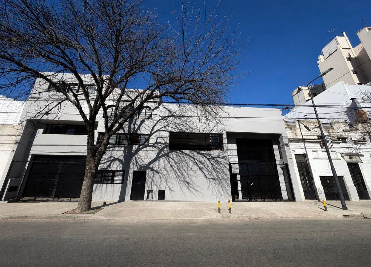 Depósito en alquiler de 2100 m2 en Parque Patricios 4