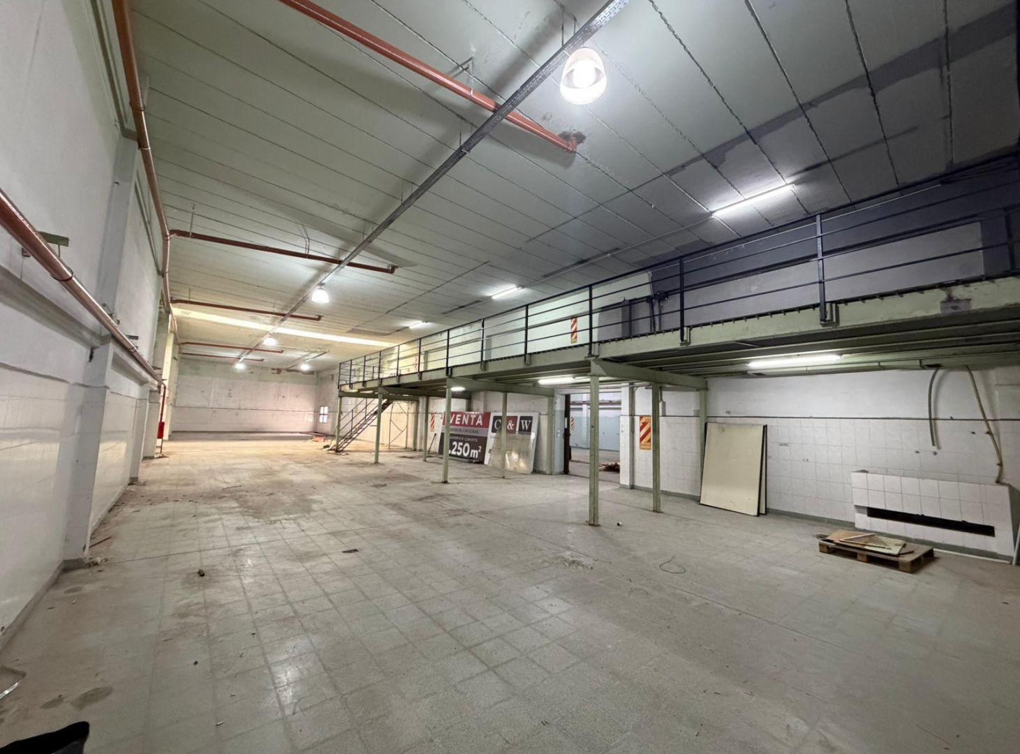 Foto de Depósito en alquiler de 2100 m2 en Parque Patricios, imagen 4