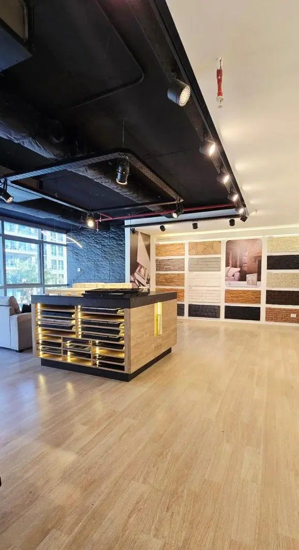 Oficina en alquiler - 275 m2 - 2 cocheras - Amoblada- Madero Center. 4