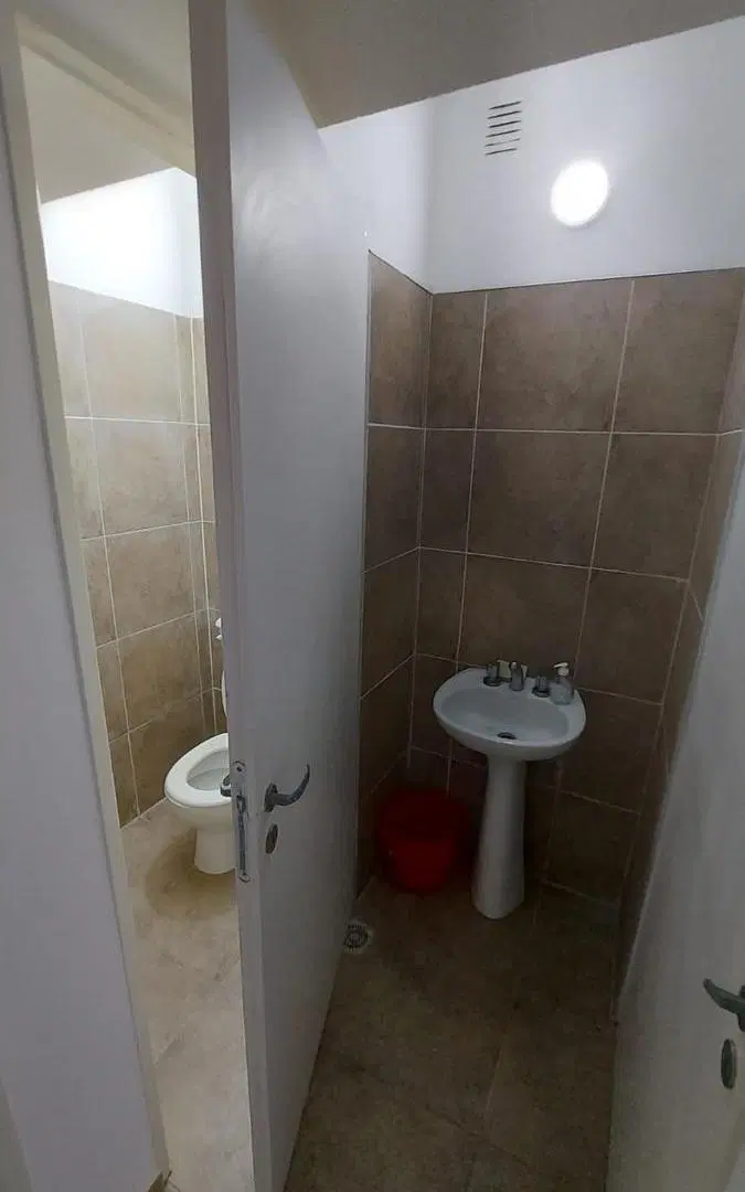 Excelente local en alquiler - 400 m2 - Proximo a Av 9 de julio. 8