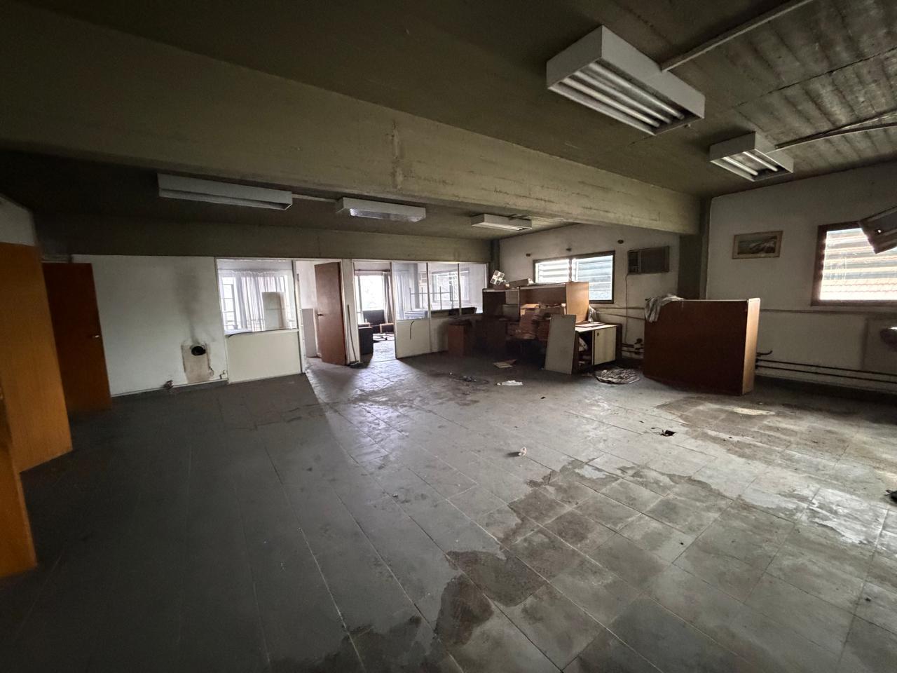 Foto de Venta Deposito con oficinas - 1294 m2 - Sarandi, Zonificación, imagen 3