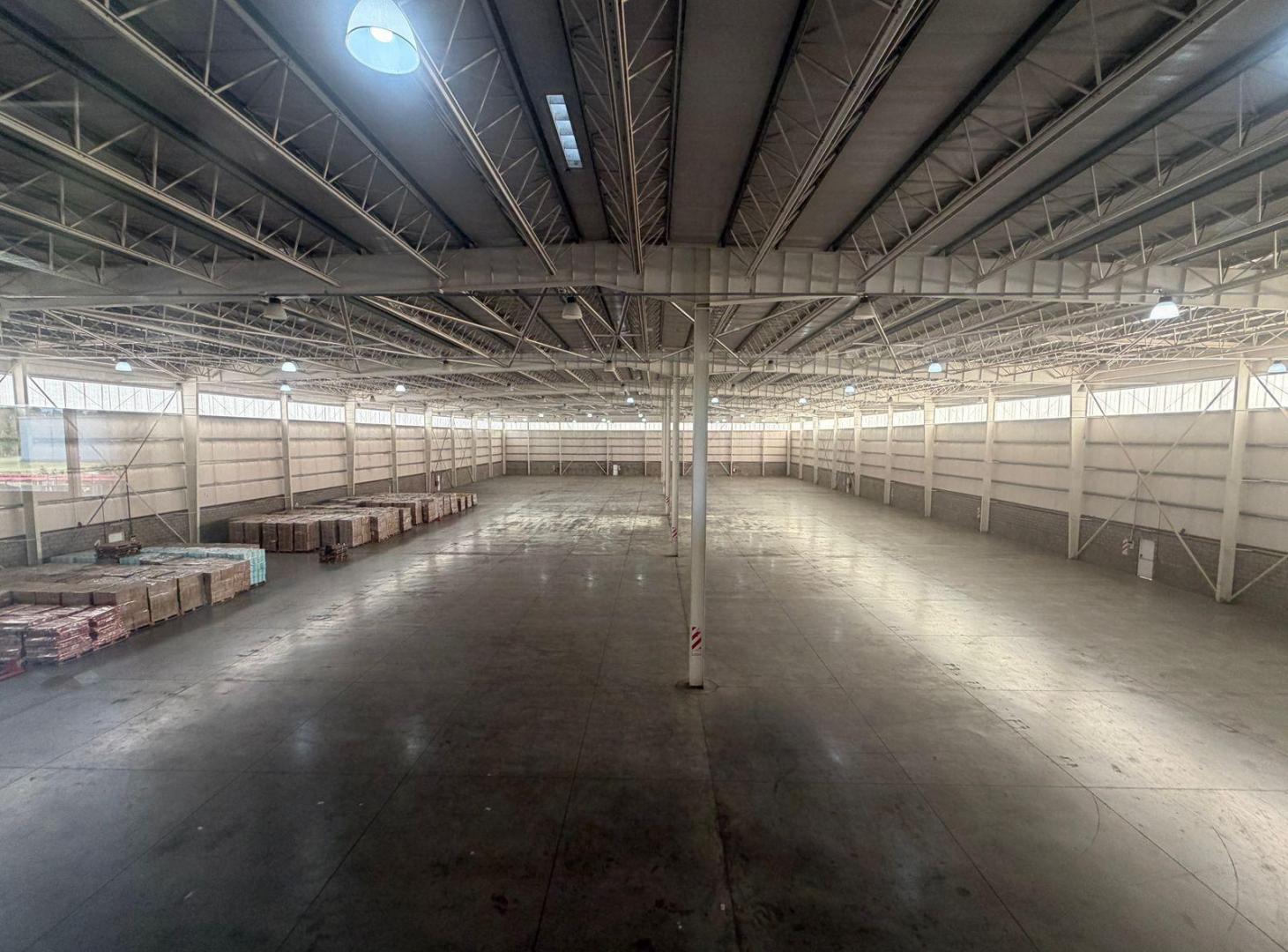 Foto de Alquiler 6100 mts cub de Deposito Polo Ezeiza 200 mts del acceso, imagen 2