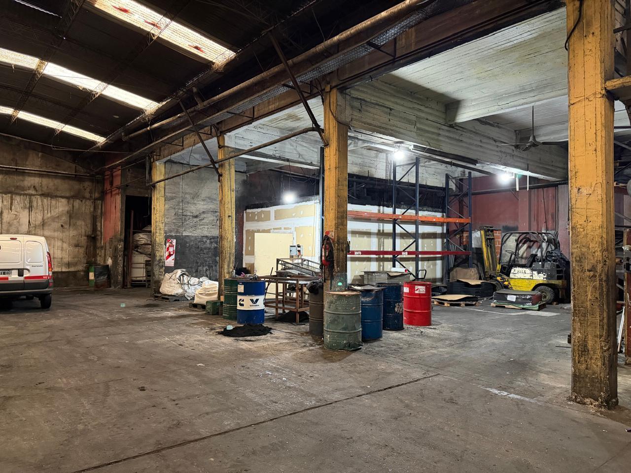 Foto de Galpón industrial en Isidro Casanova zona Borgward, imagen 4