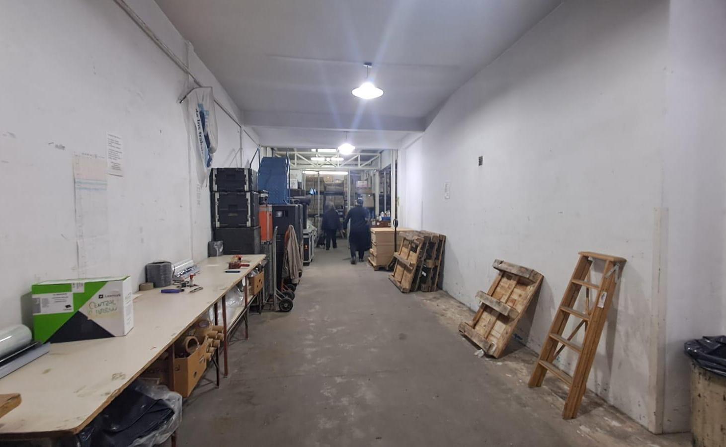 Foto de Depósito con Local comercial 346m2, imagen 2