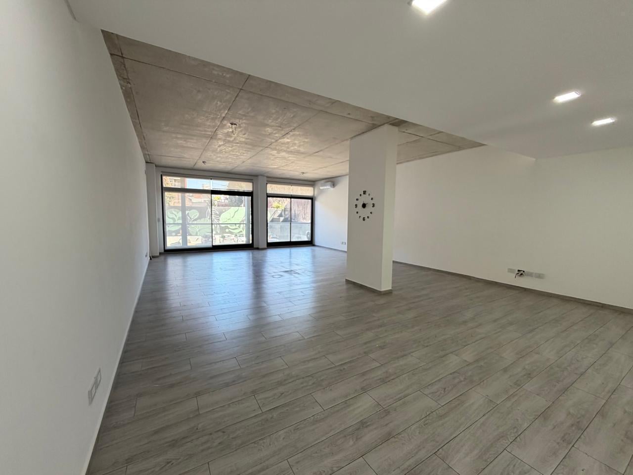 Foto de Oficina en Monserrat venta y alquiler 111 m2 7 de balcón, imagen 1