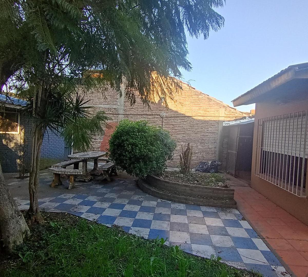 Foto de Casa 2 Amb. Local | Cochera p/ 3 Autos y Jardín-Apto Credito-Quilmes, imagen 2