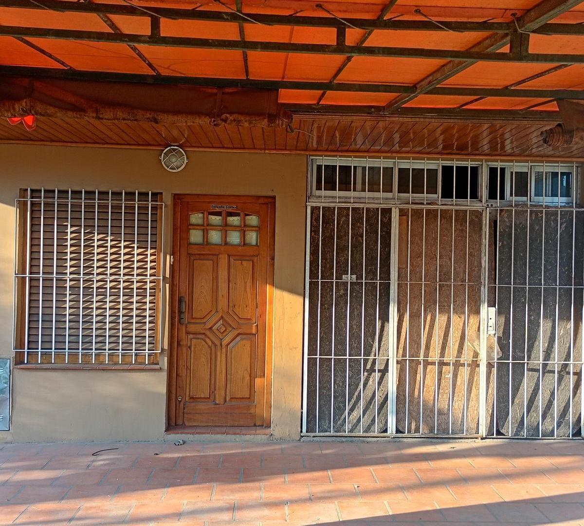 Foto de Casa 2 Amb. Local | Cochera p/ 3 Autos y Jardín-Apto Credito-Quilmes, imagen 4