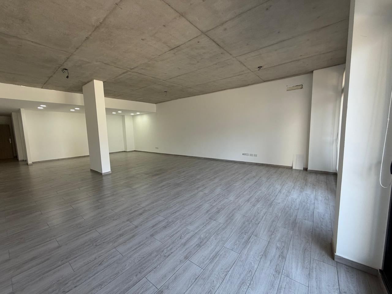 Foto de Excelente oficina en Monserrat venta y alquiler 111 m2 7 de balcón. Muy, imagen 5