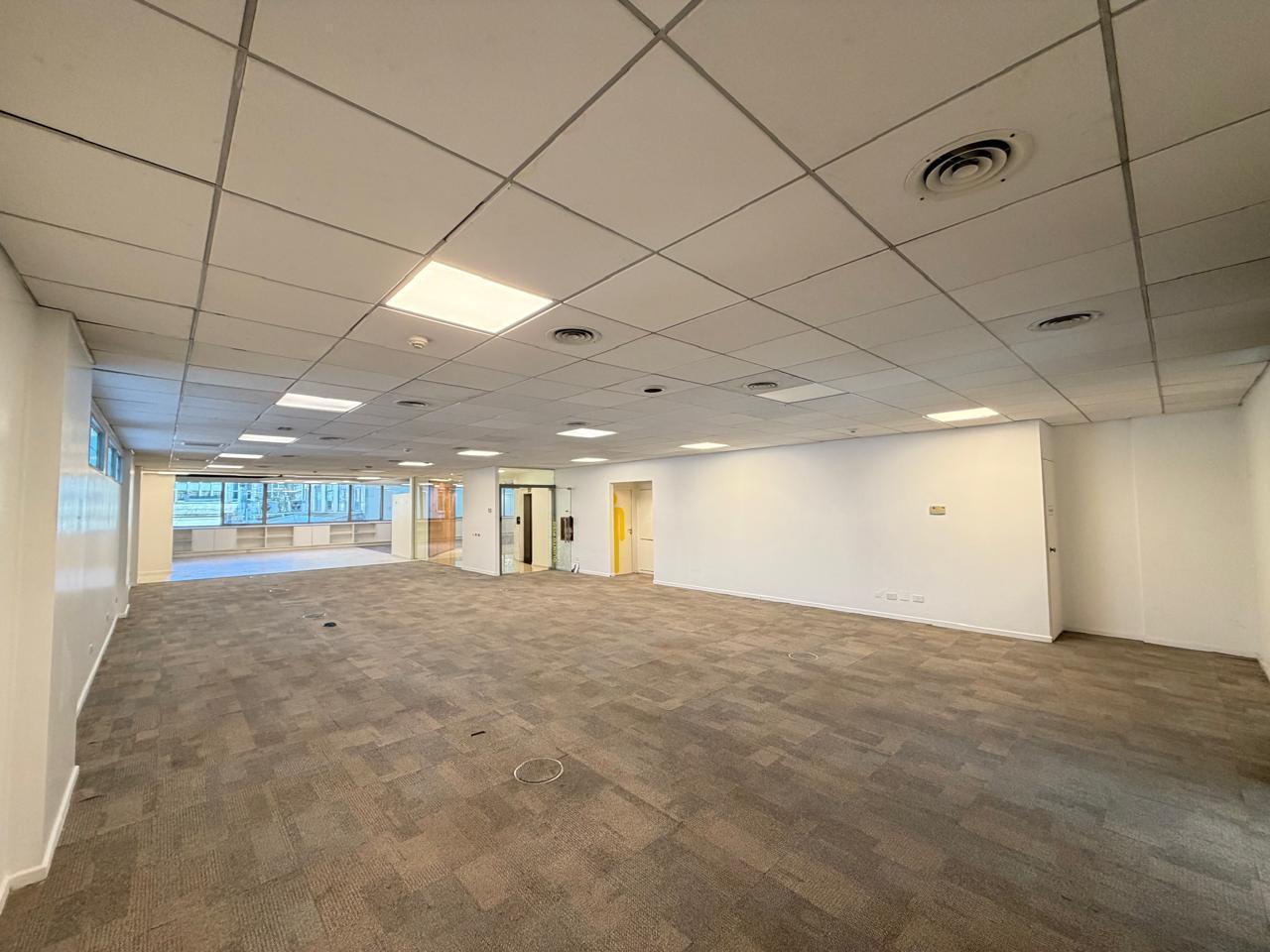 Foto de Oficina en alquiler - 584 m2 - 6 cocheras., imagen 2