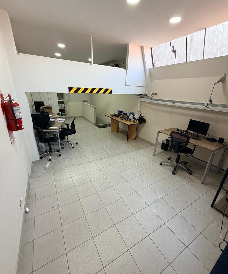 Foto de Depósito de 350 m2 cubiertos en Florida, imagen 3