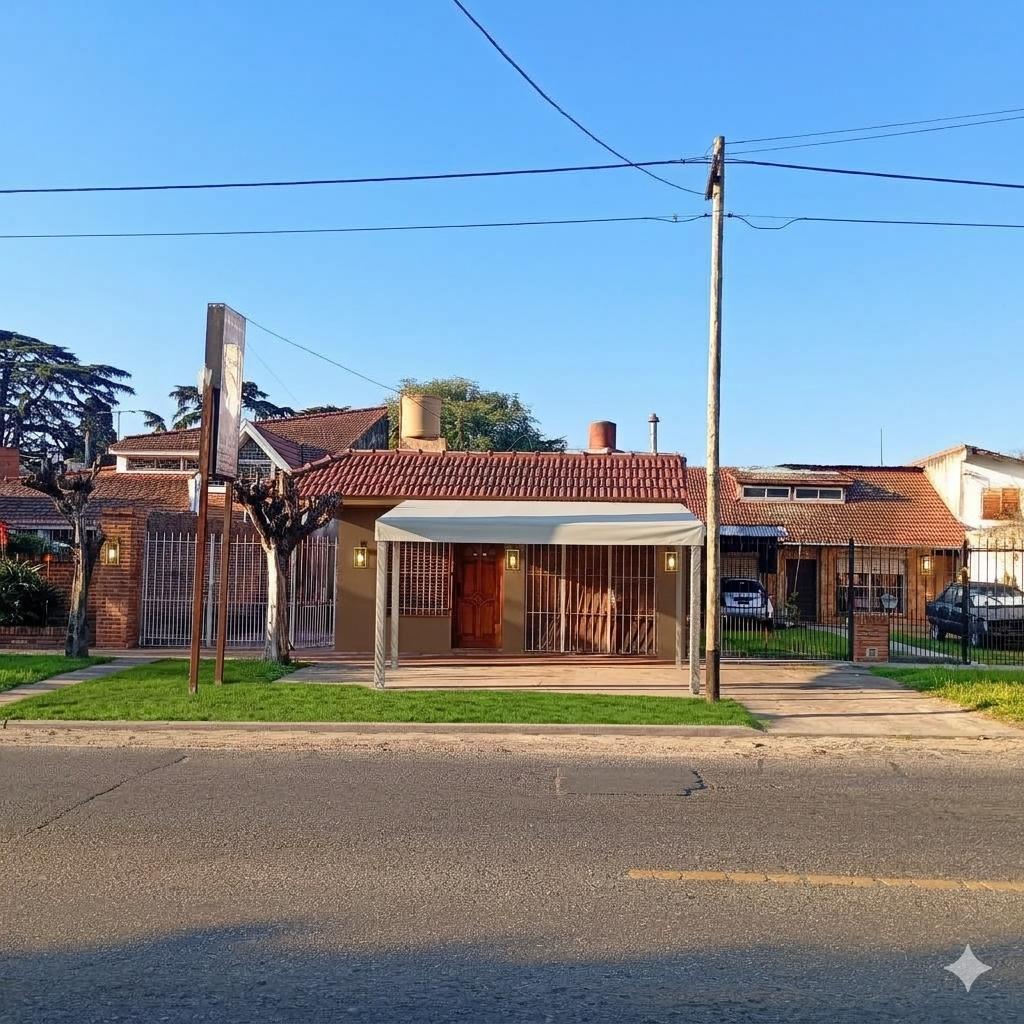 Foto de Casa 2 Amb. Local | Cochera p/ 3 Autos y Jardín-Apto Credito-Quilmes, imagen 1
