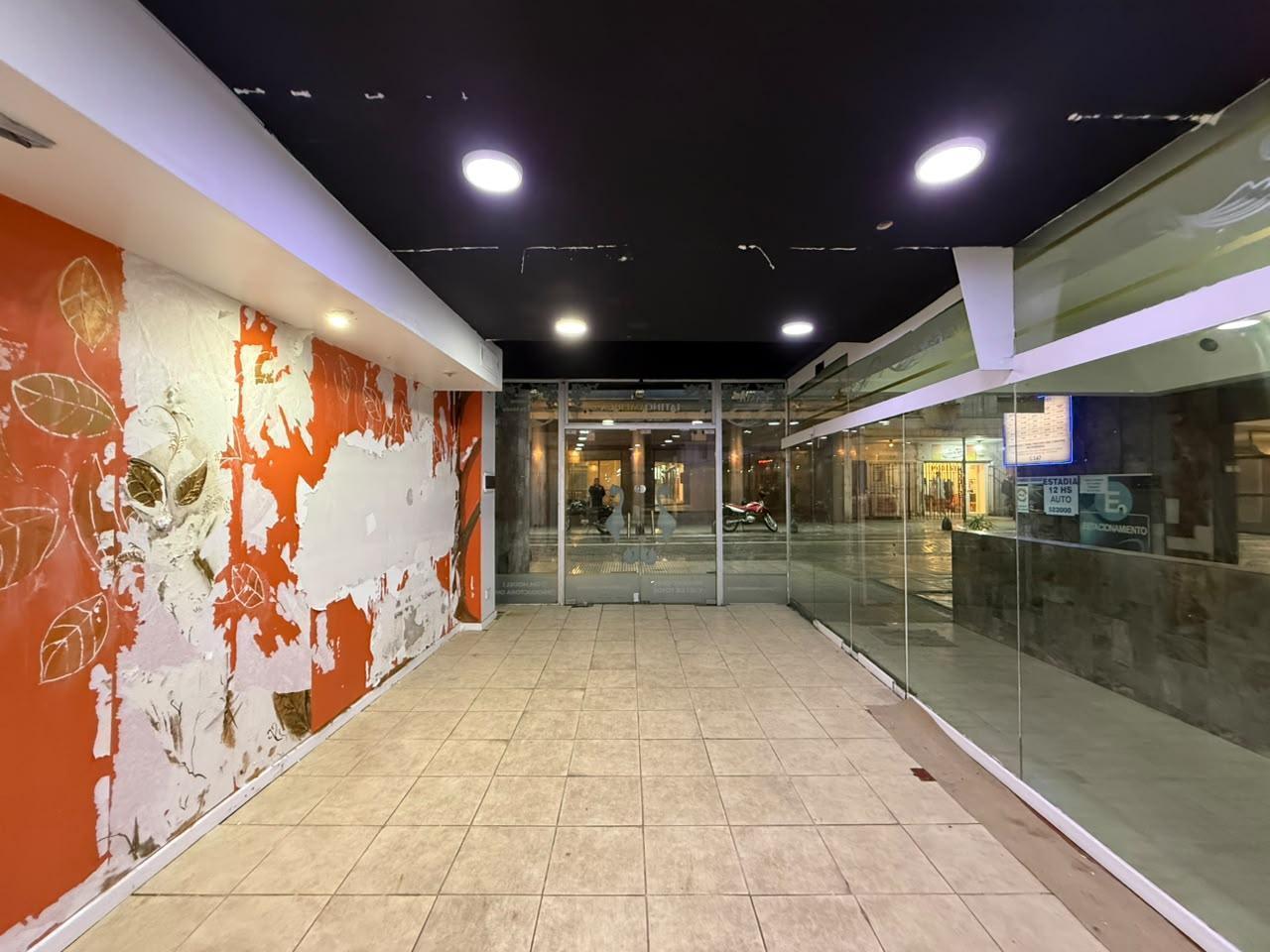 Foto de Gran Local en alquiler - Retiro - 315 m2, imagen 1