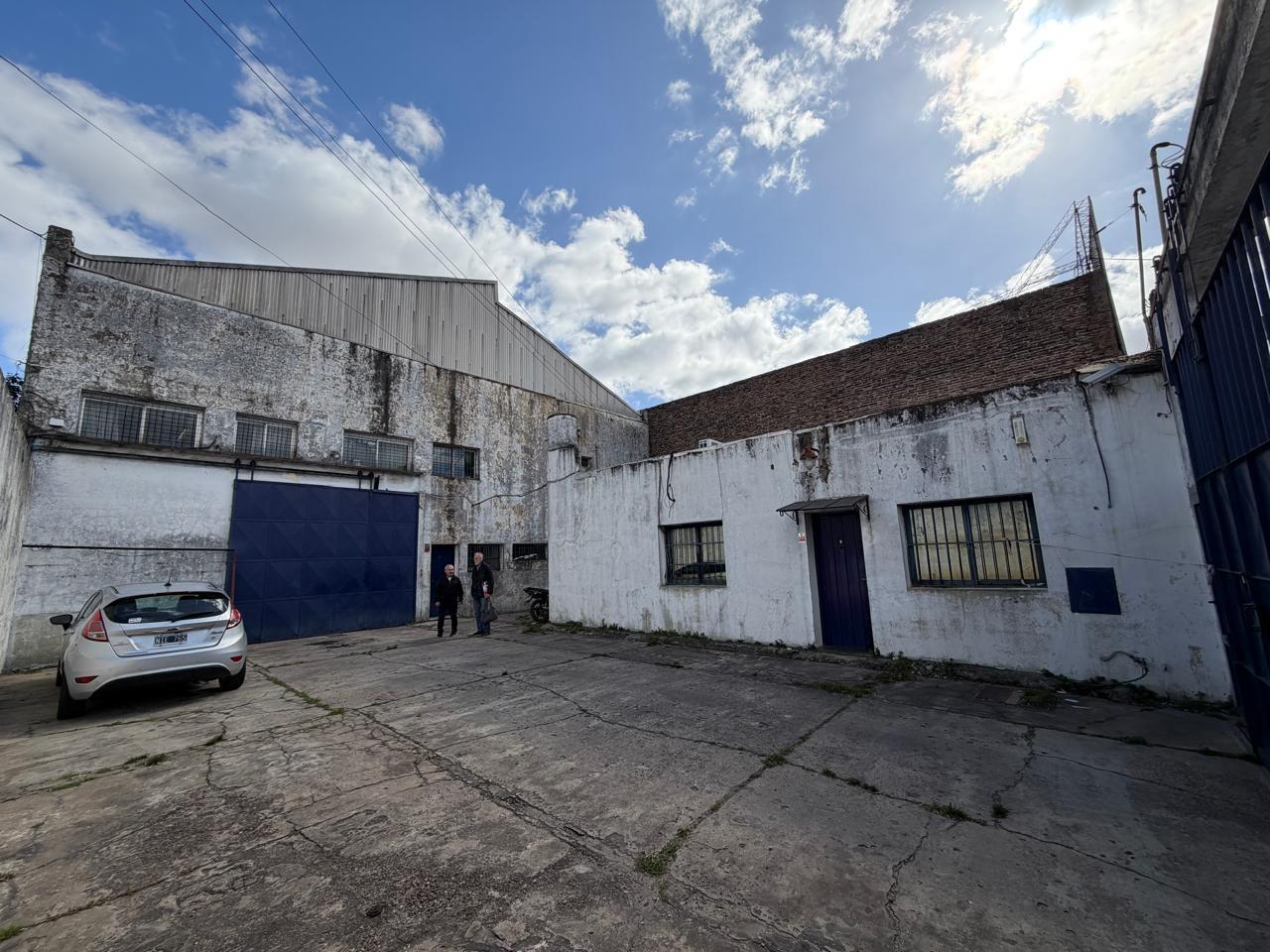 Foto de Depósito en venta - 1056 m2 - Lanús, imagen 2