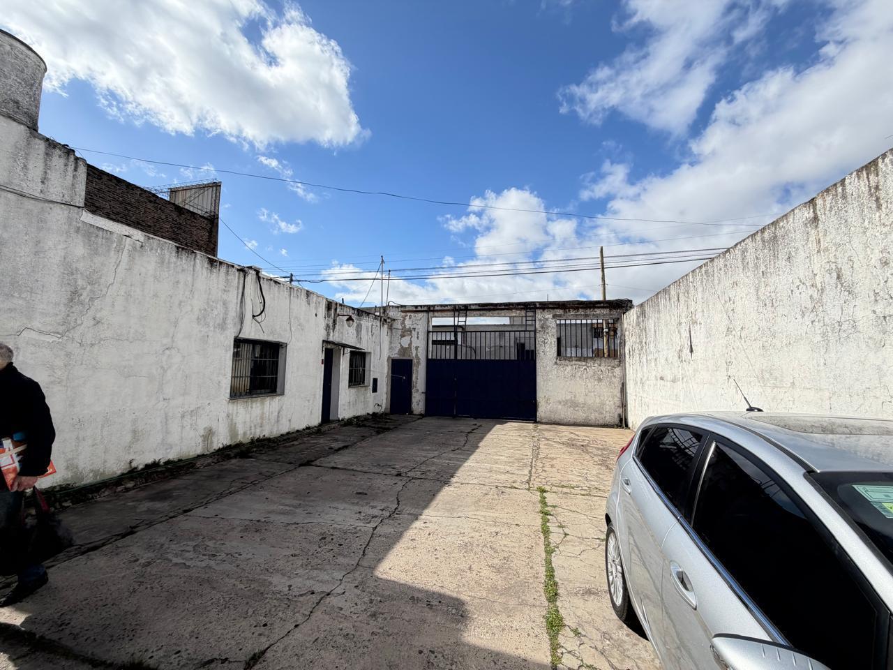 Foto de Depósito en venta - 1056 m2 - Lanús, imagen 3