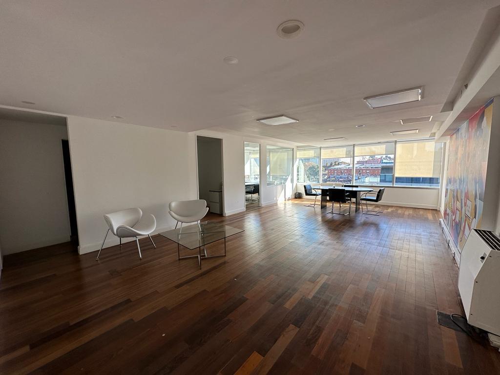 Foto de Oficina en alquiler - Puerto Madero - 200 m2 - Excelentes vistas al, imagen 3