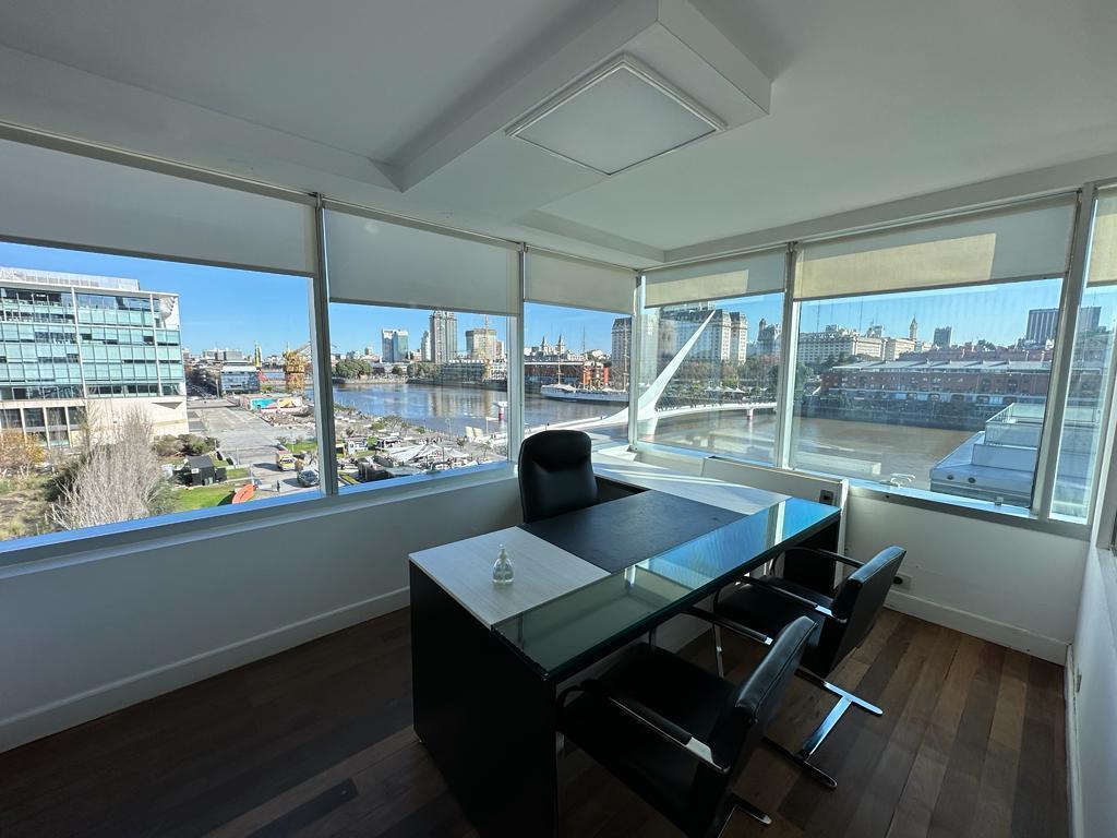 Foto de Oficina en alquiler - Puerto Madero - 200 m2 - Excelentes vistas al, imagen 1