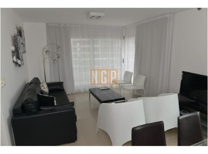 Punta del Este Piso alto con Vista al Mar! , cómodo y muy Luminoso . Modenos muebles!