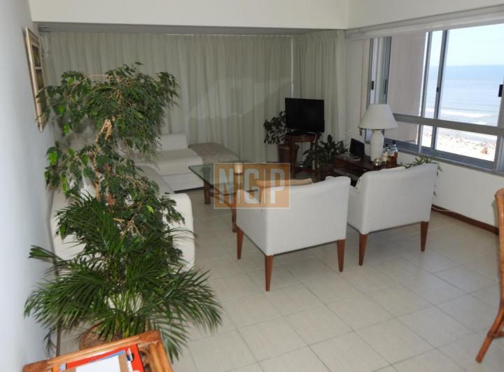 Foto de Departamento en Punta del Este, Torre con todos los servicios., imagen 3