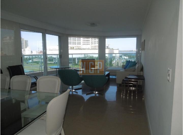 Foto de Casino Towers parada 4 Playa Mansa, imagen 3