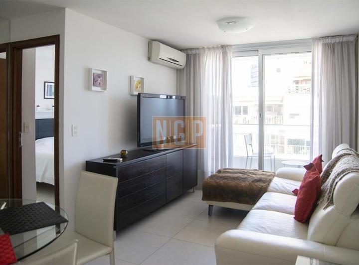 Foto de Gran departamento de 1 dormitorio en venta, imagen 2