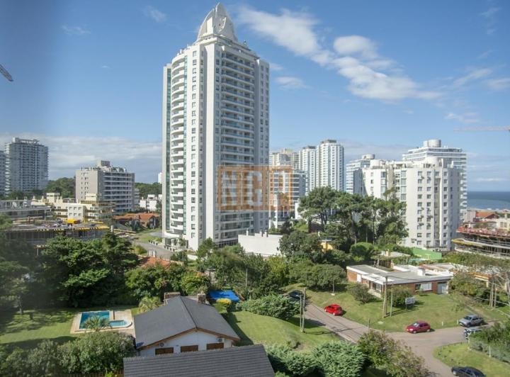 Apartamento en venta en Torre esmeralda de 3 dormitorios , en Punta del Este