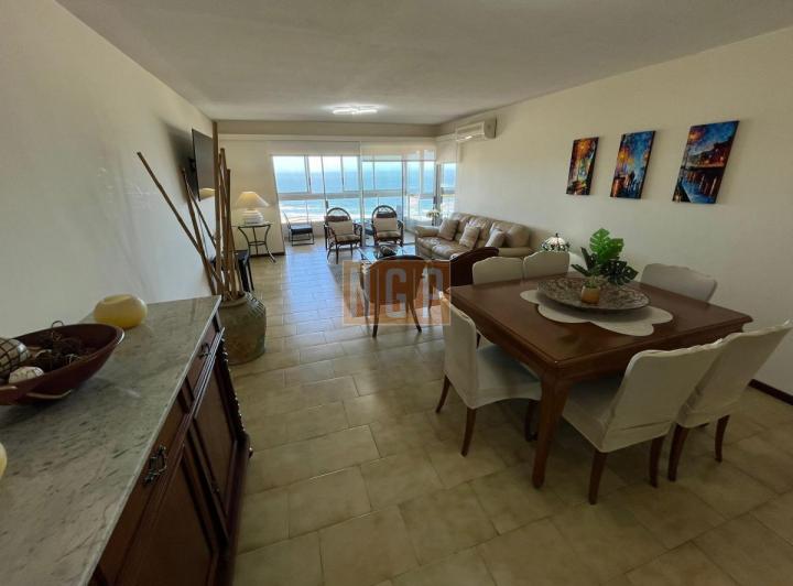 Foto de Apartamento en alquiler de 3 dormitorios en Primera Linea de Playa, imagen 2