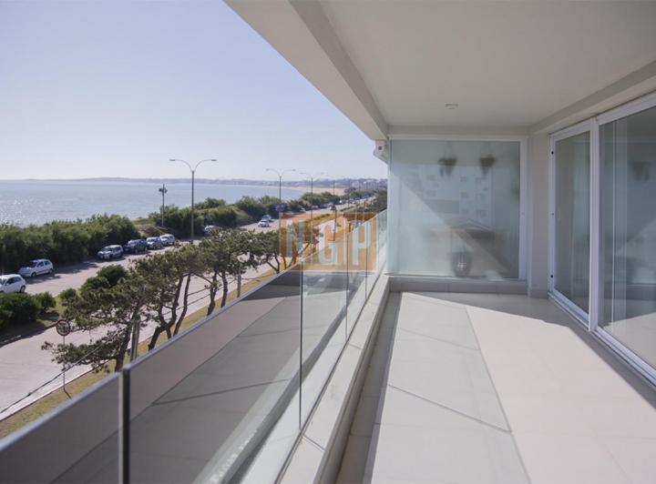Se vende apartamento de 3 dormitorios en Edificio Horizonte, Playa Mansa, Punta del Este 3